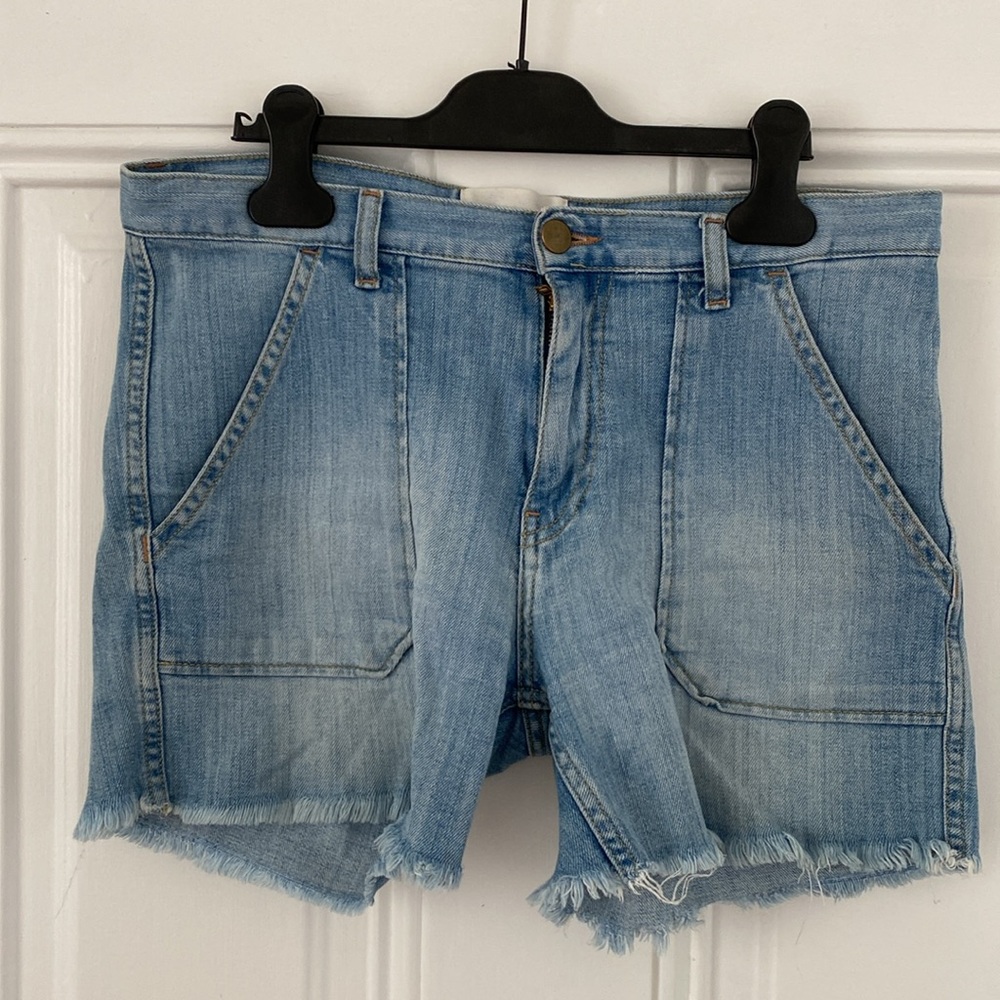 ba&sh Denim Shorts Size 2
Waist 16”
Length from waist 13”
Islam 4”